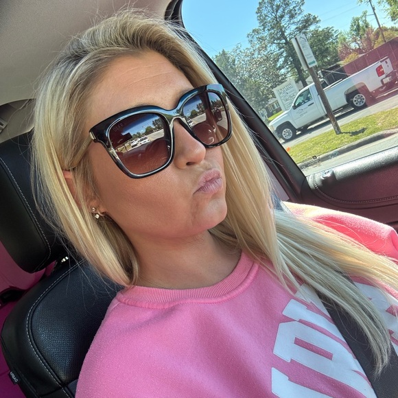 Meet your Posher, Rebel - Picture 3 of 10